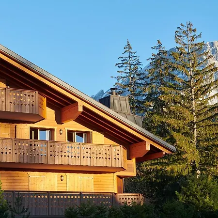 Luxury Penthouse Duplex In A Chalet, Villars-gryon 公寓式酒店
